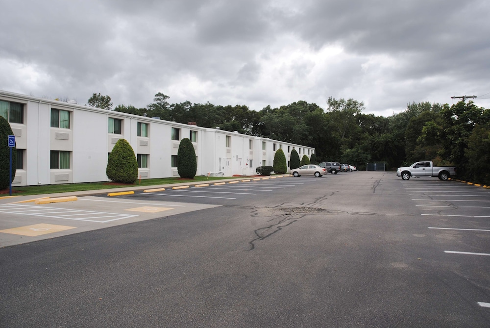 Motel6 Seekonk, MA - Providence East 34/39