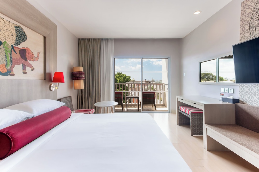 Ramada By Wyndham Phuket Deevana 26/70