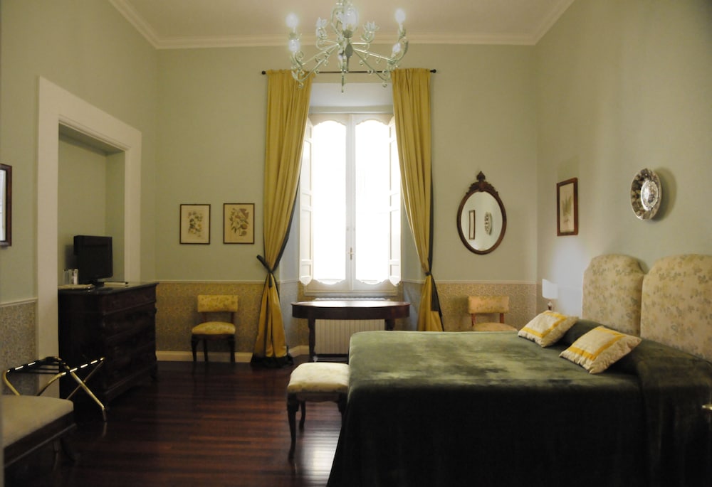 DELUXE, DOUBLE BED
