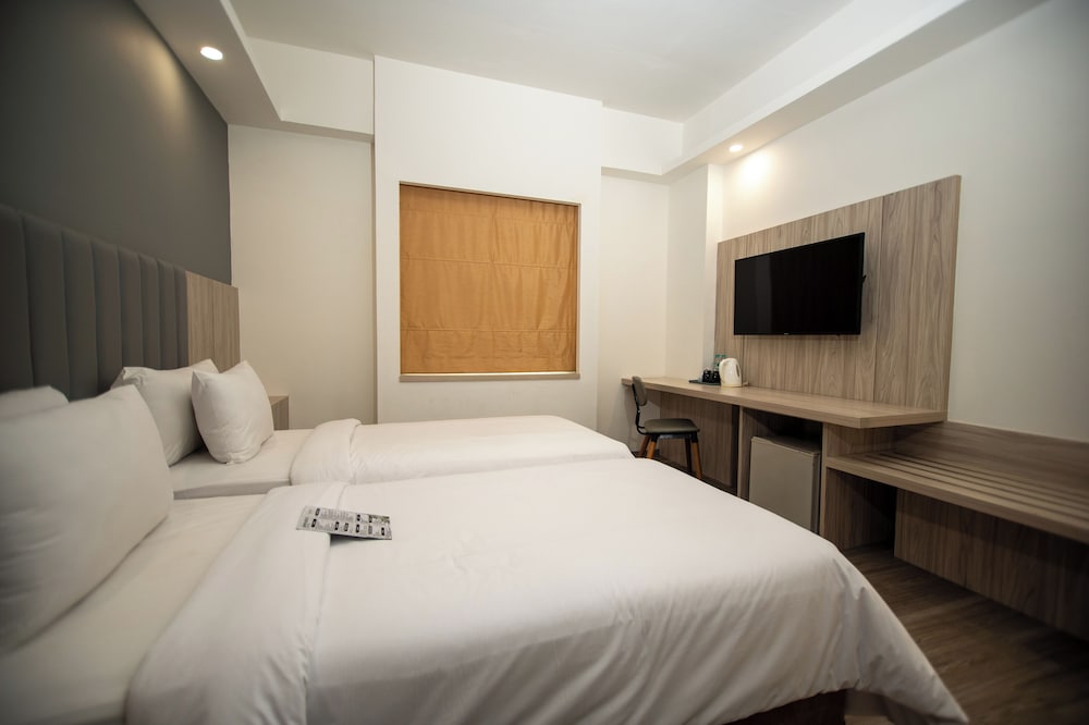 Sparks Life Jakarta, ARTOTEL Curated 11/50