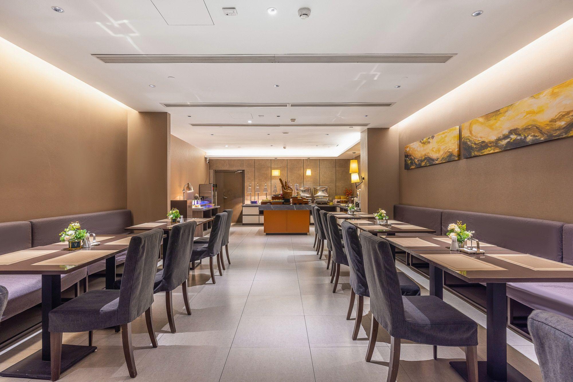 Home Inn Plus (Lanzhou Zhangye Road Xiguan Metro Station) 35/39