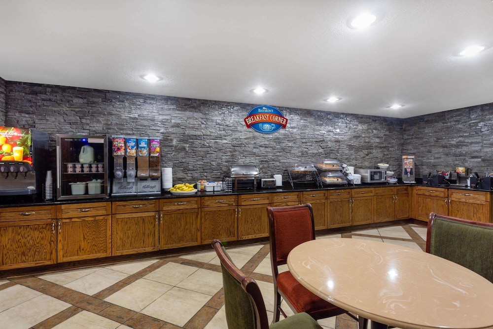 Baymont By Wyndham Elkhart 34/54