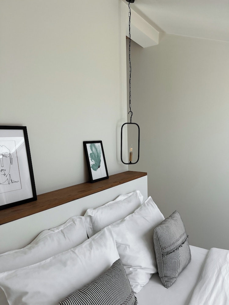 To Be Social House 32/49
