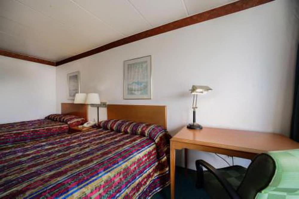 Rodeway Inn 17/30