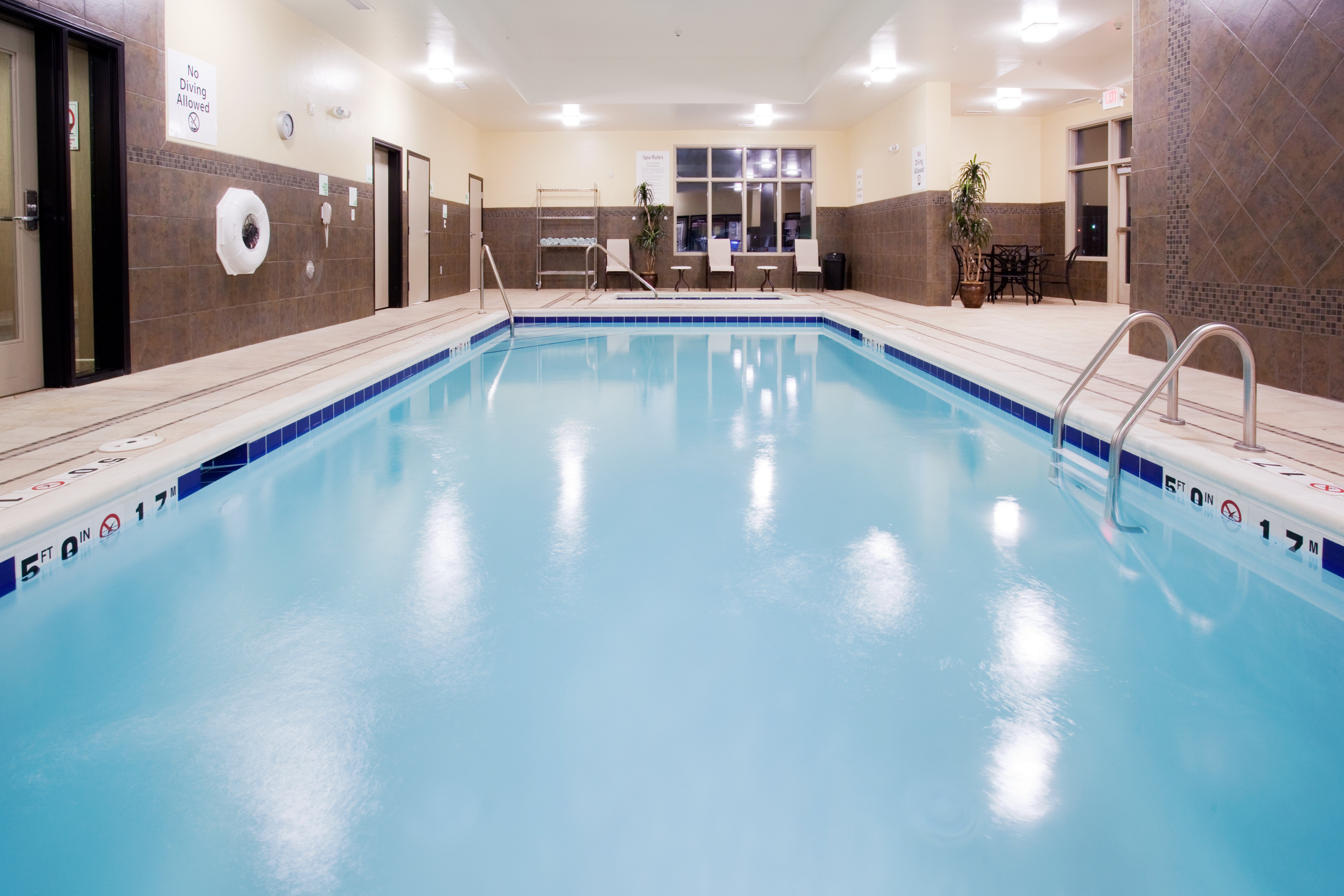 Holiday Inn Hotel Suites Grand Junction Airport 25/68