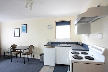 Queens Park Motels 44/60