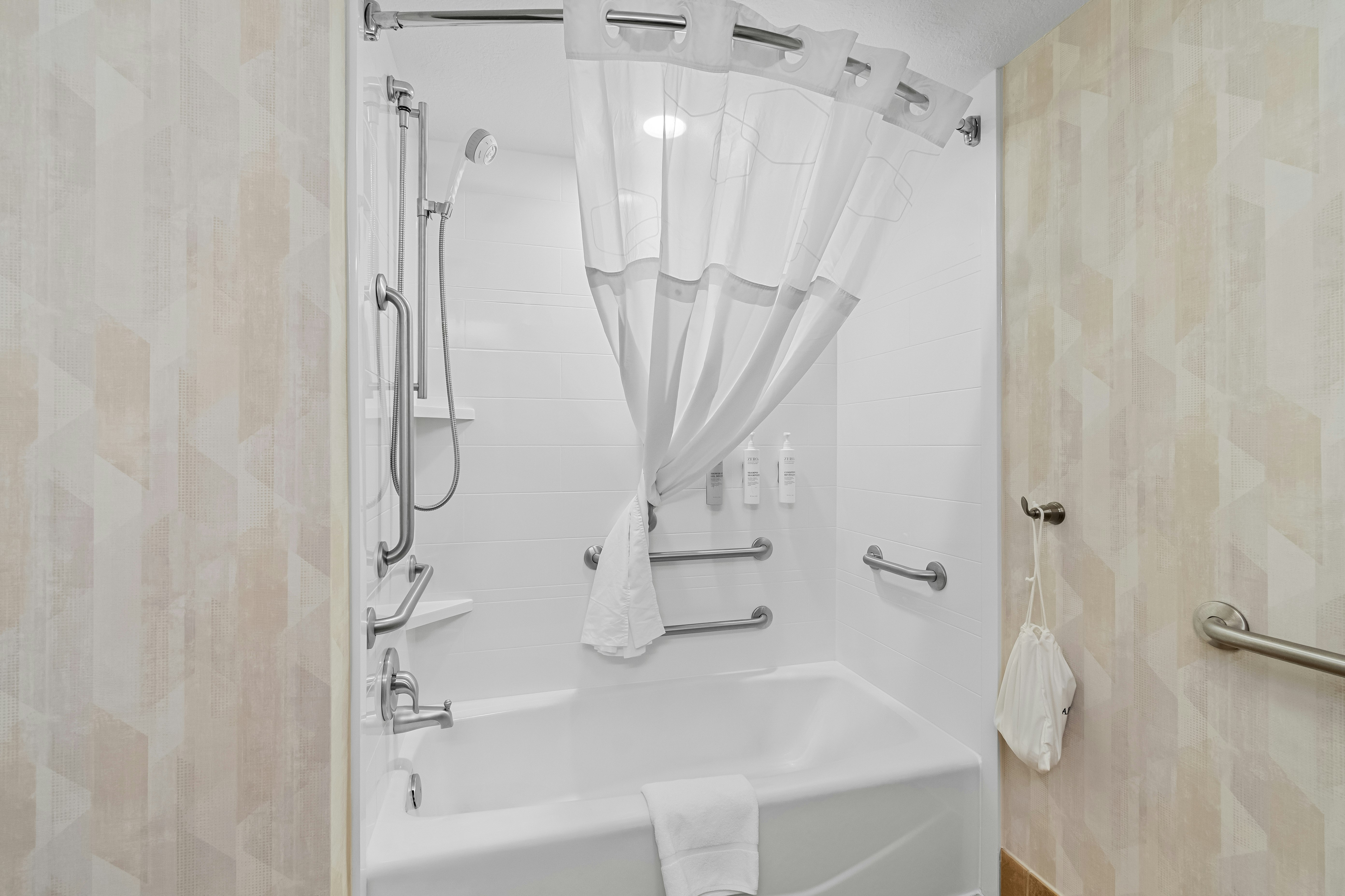 Room, King Bed, Accessible 7/8