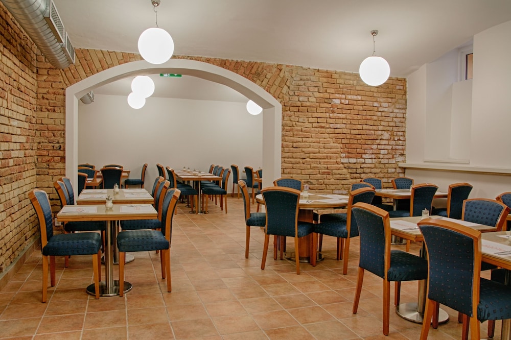 Ambiance Hotel 38/50