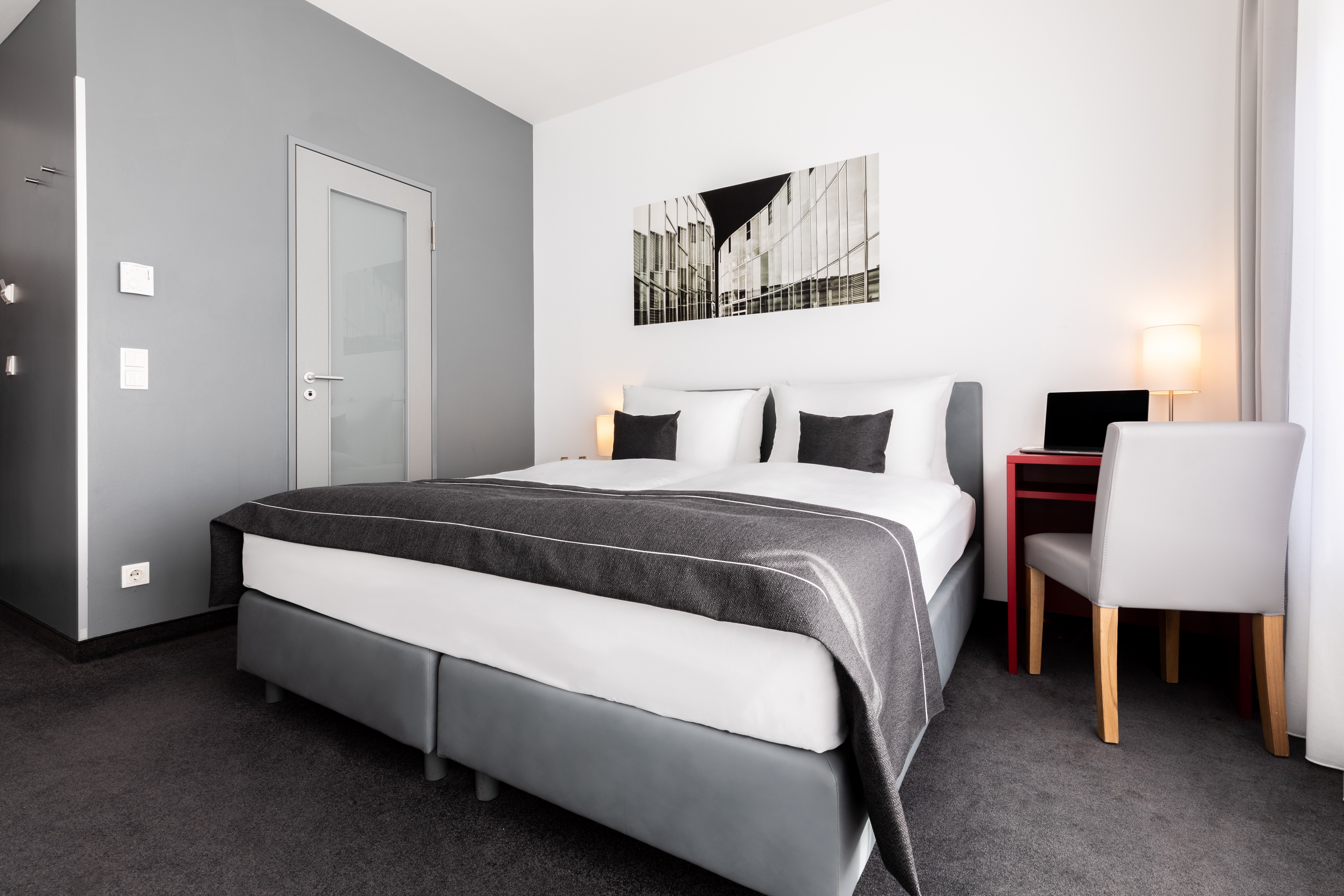 Standard, Garner Hotel Berlin - Gendarmenmarkt by IHG 7/10