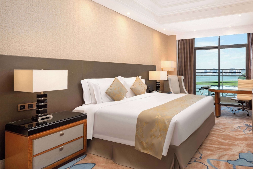 DELUXE, KING BED, OCEAN VIEW