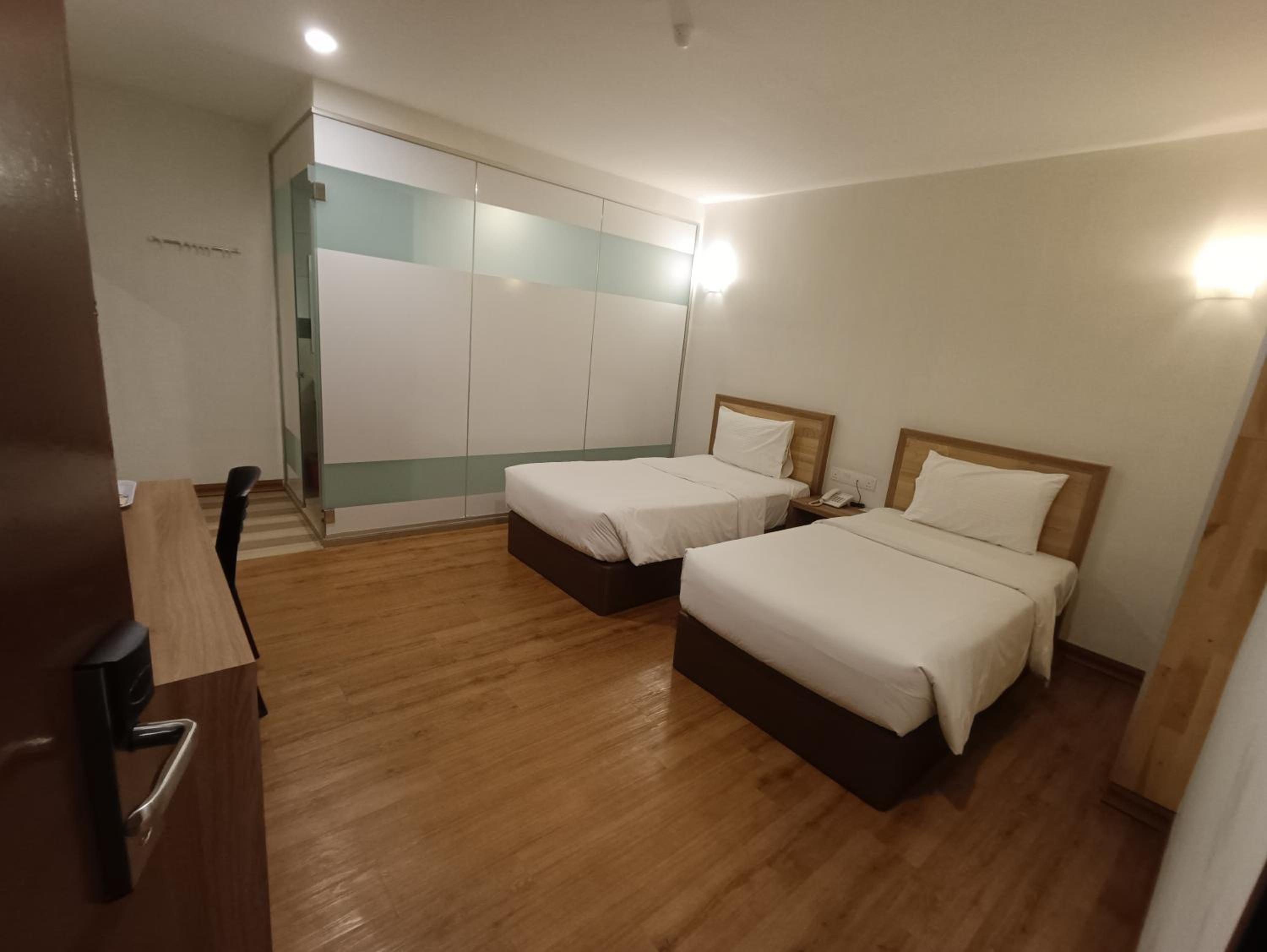 Super, Twin Beds