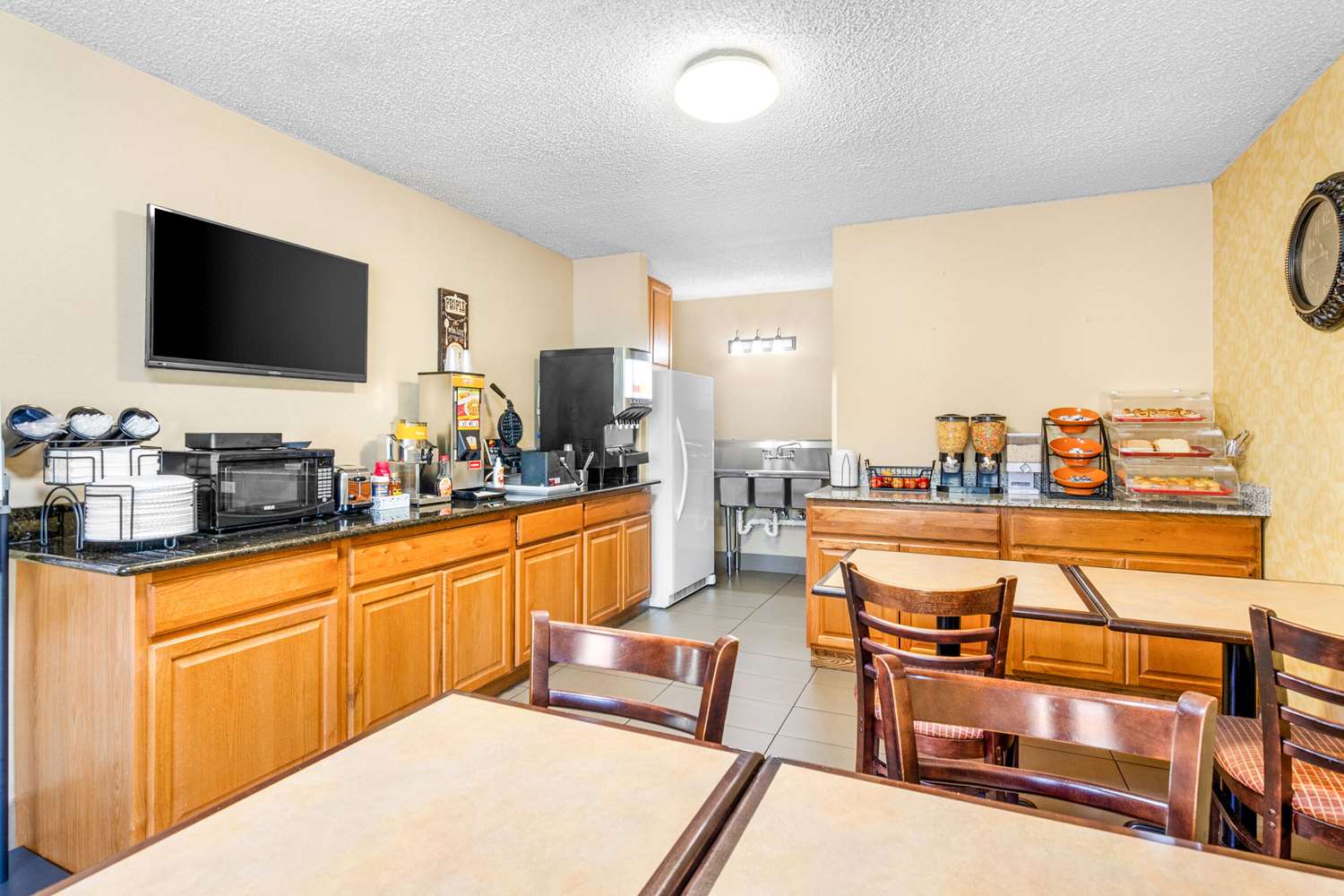 Econo Lodge Lynchburg, VA 25/50