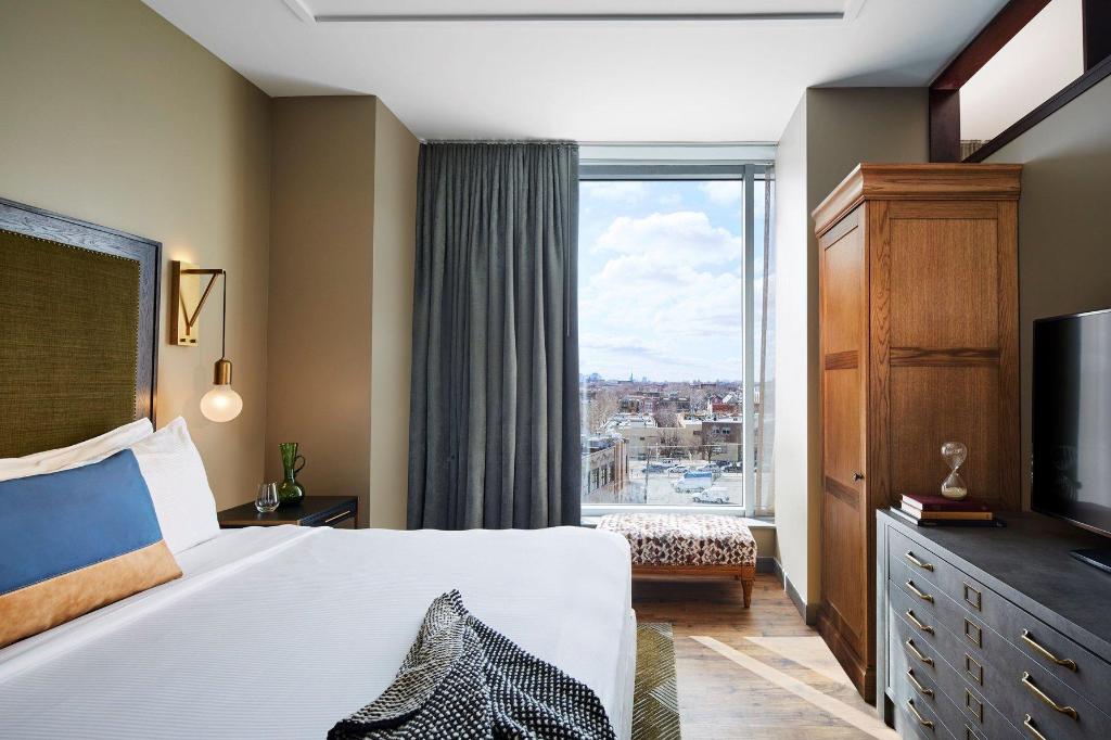 1 Bedroom, Suite, King Bed, Resident View, Sofa, Balcony