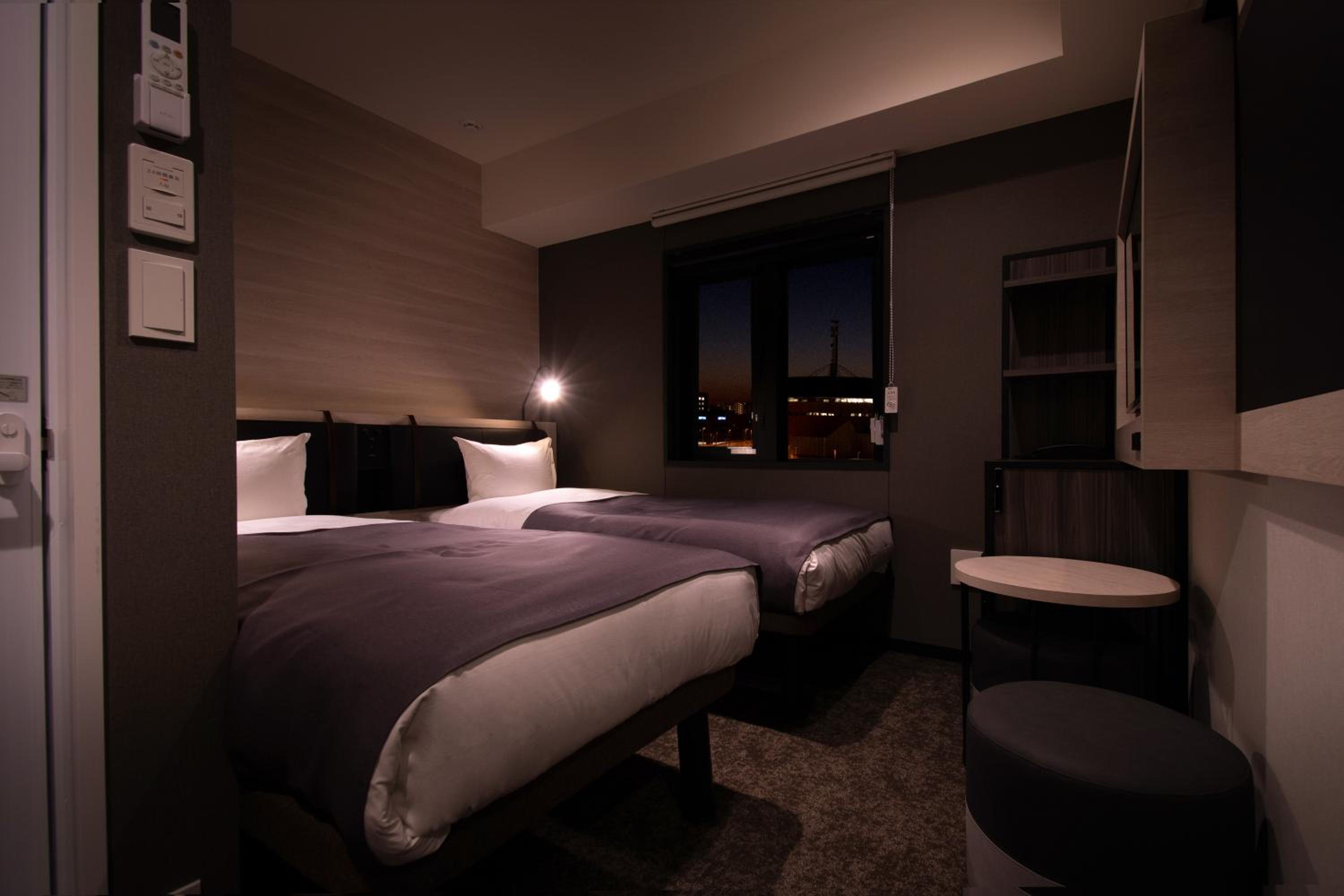 ROOM, TWIN BEDS, WITH VIEW