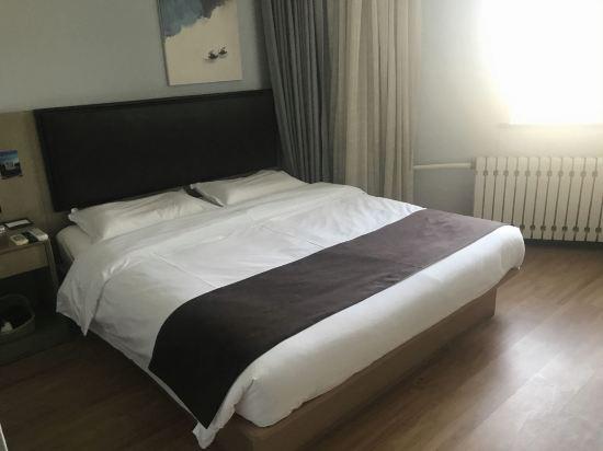 Feature, Queen Bed