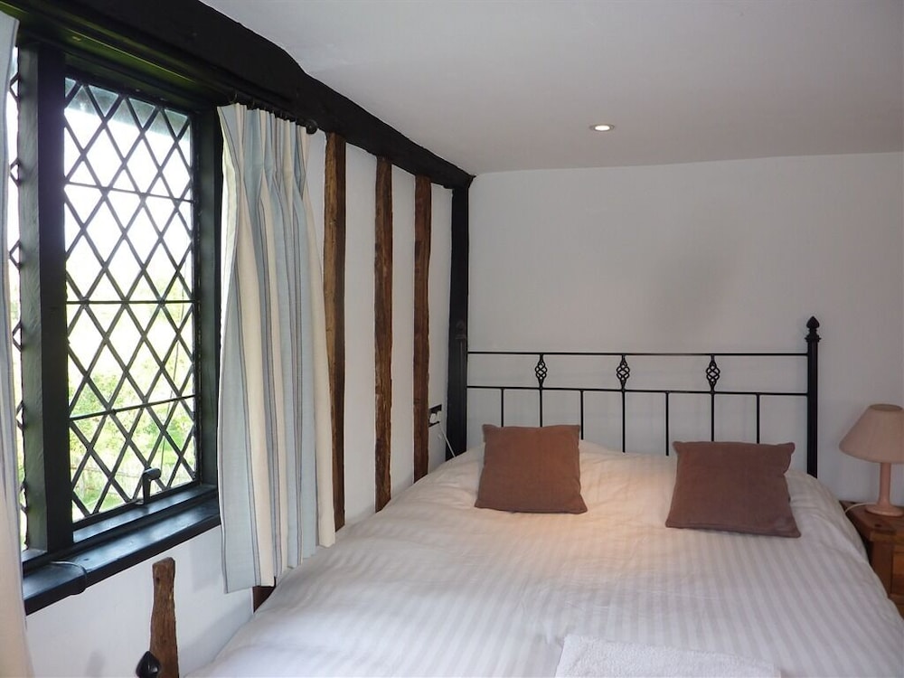 Dunsfold B&amp;B 9/44
