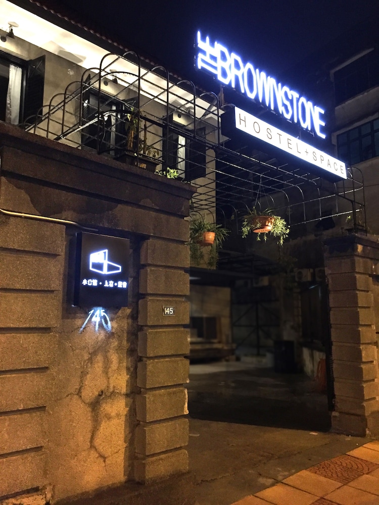 The Brownstone Hostel & Space 1/50