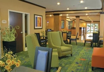 Fairfield Inn And Suites Brunswick 6/8