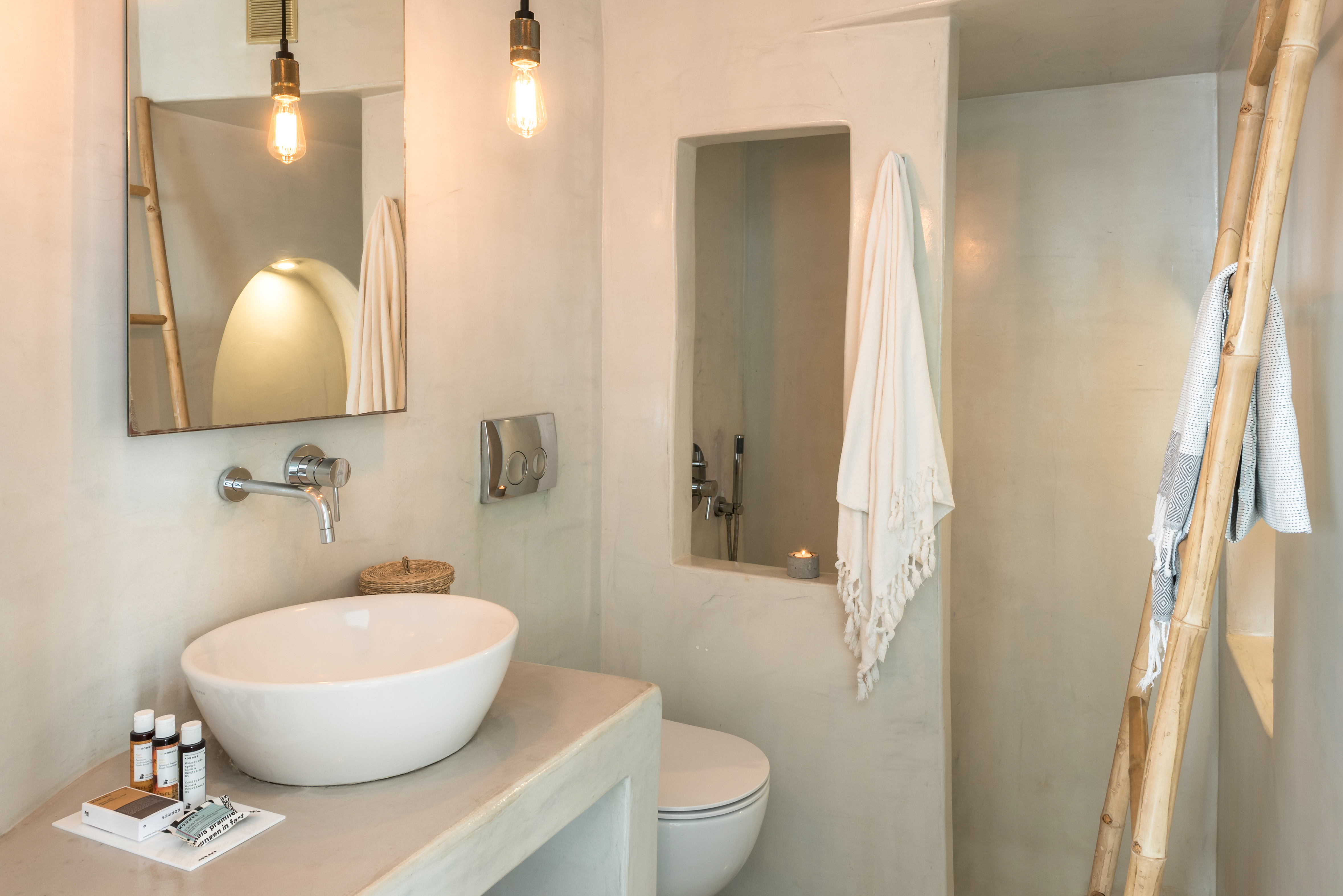 Basement, Suite