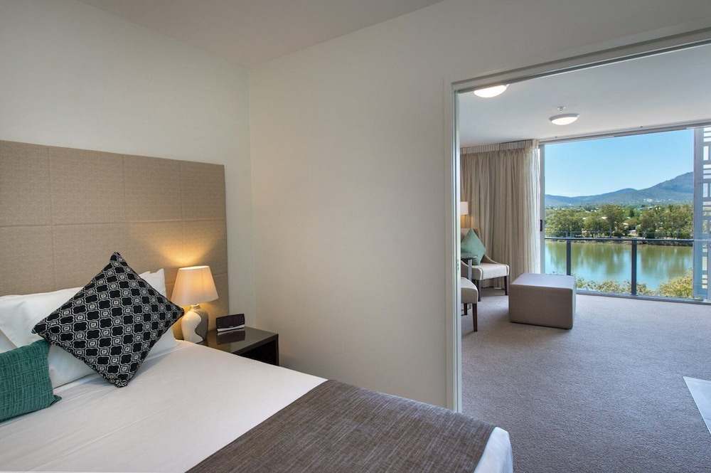 DELUXE, APARTMENT, KING BED, RIVER VIEW