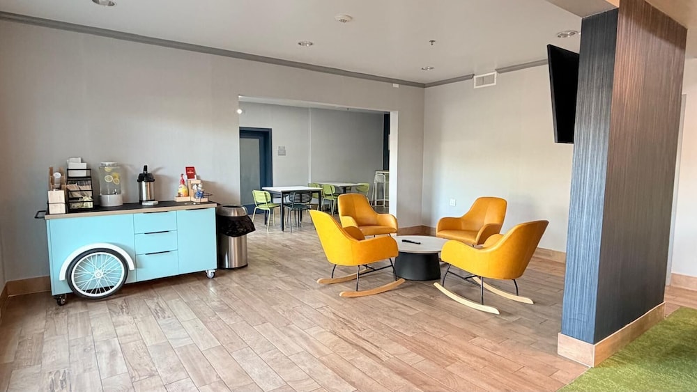 La Quinta Inn & Suites by Wyndham Central Point - Medford 43/48