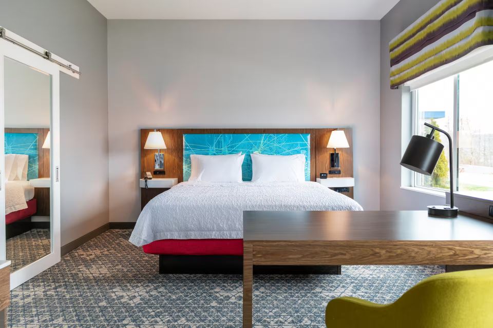 Hampton Inn & Suites by Hilton Bardstown 2/7