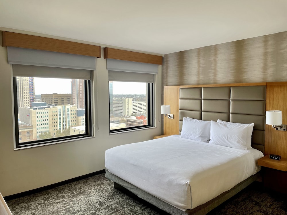 ROOM, KING BED, CITY VIEW, SOFA