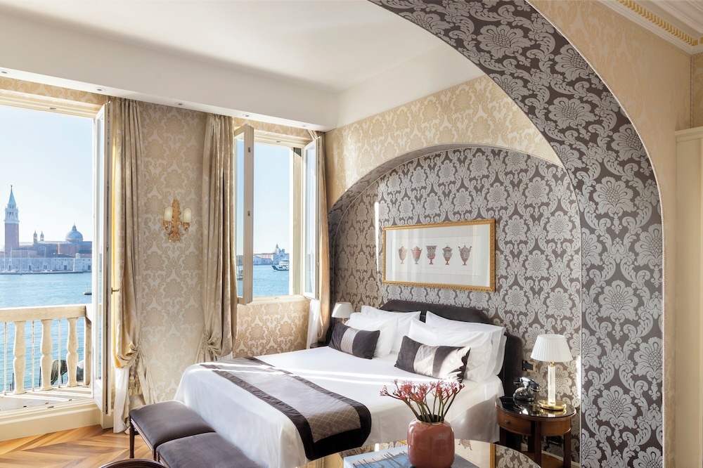 JUNIOR SUITE, STUDIO, LAGOON VIEW, BALCONY