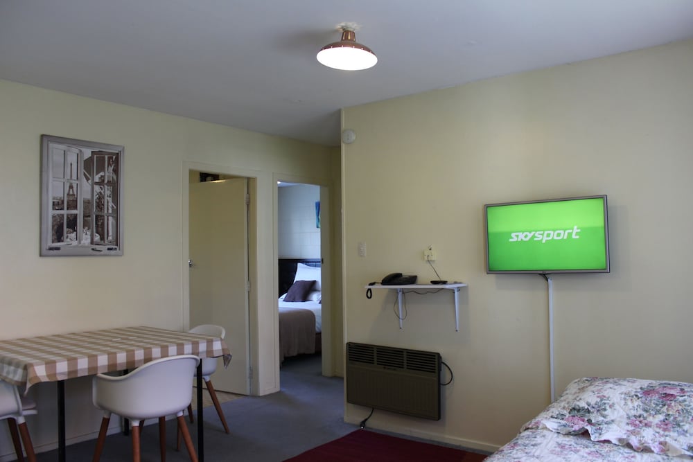 Cedar Lodge Motel Hamilton 33/50