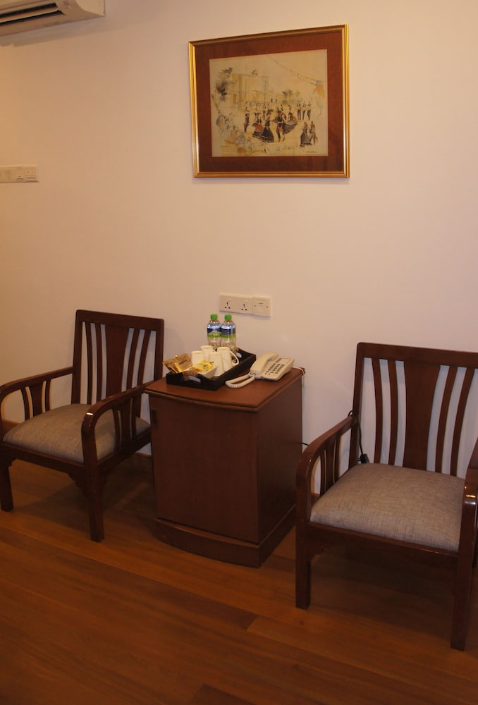Heeren Straits Hotel 63/75