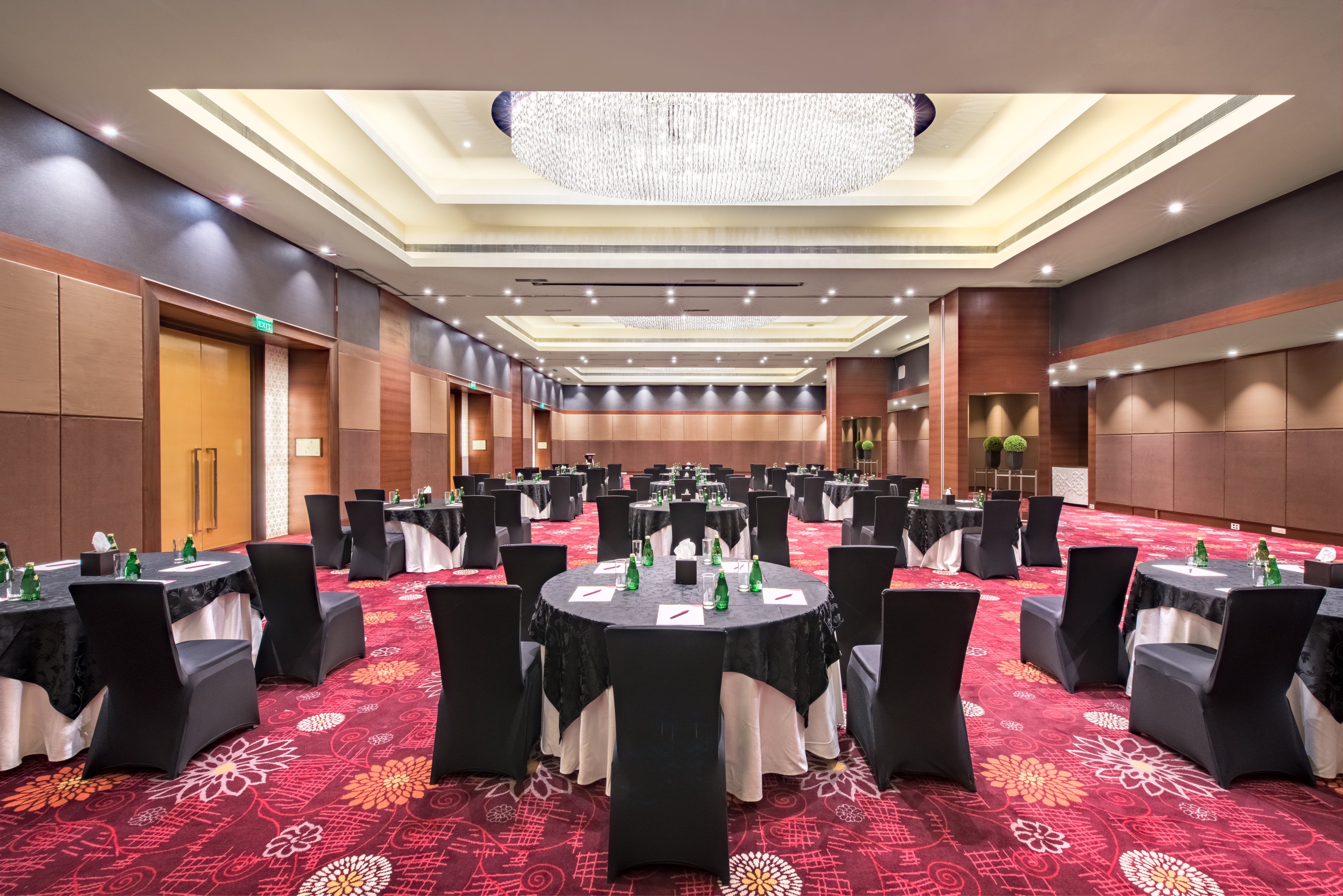Crowne Plaza Ahmedabad City Centre 68/70