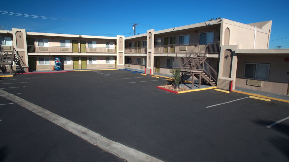 Tropic Lodge 35/50