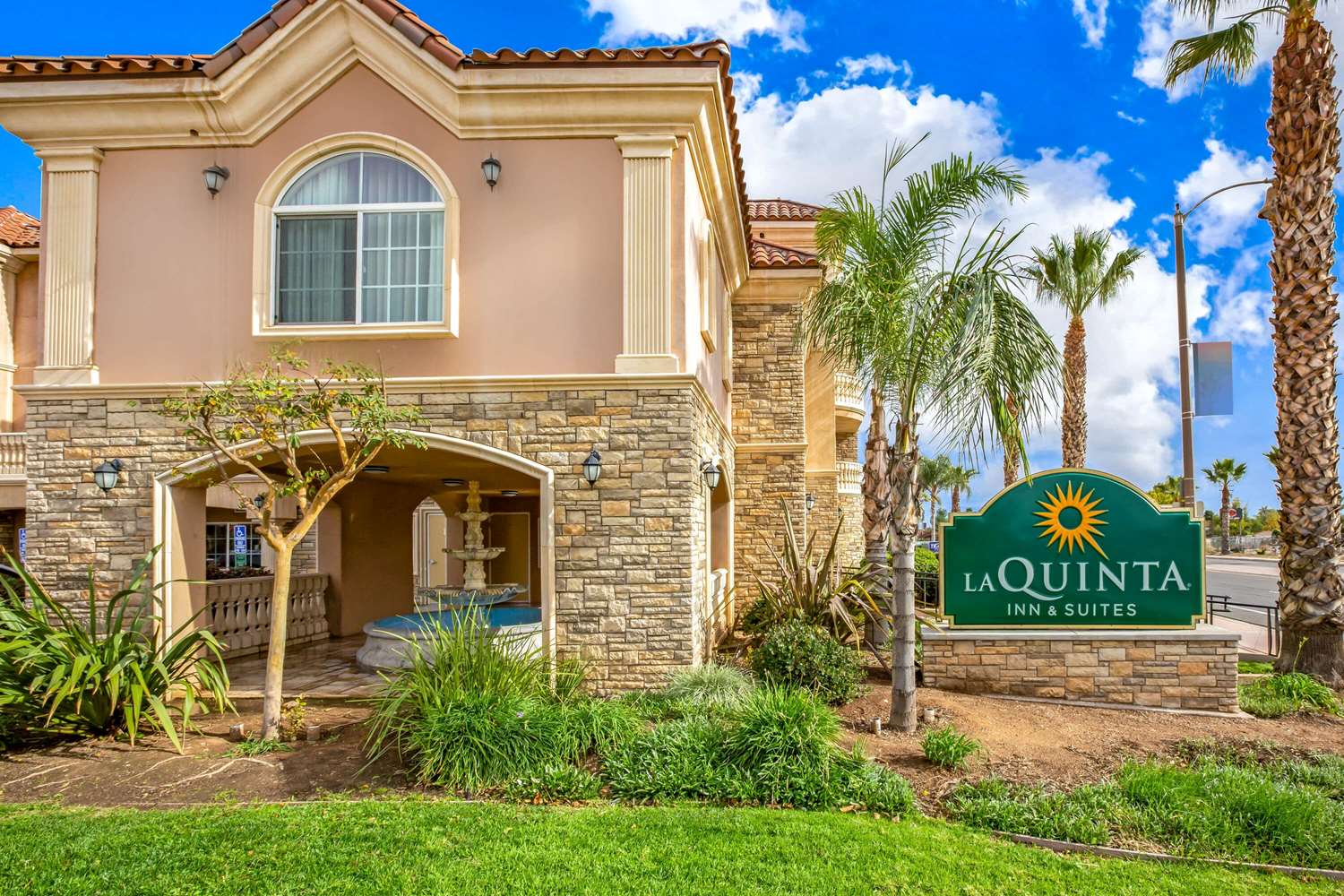 La Quinta Inn Suites Moreno Valley 3/53
