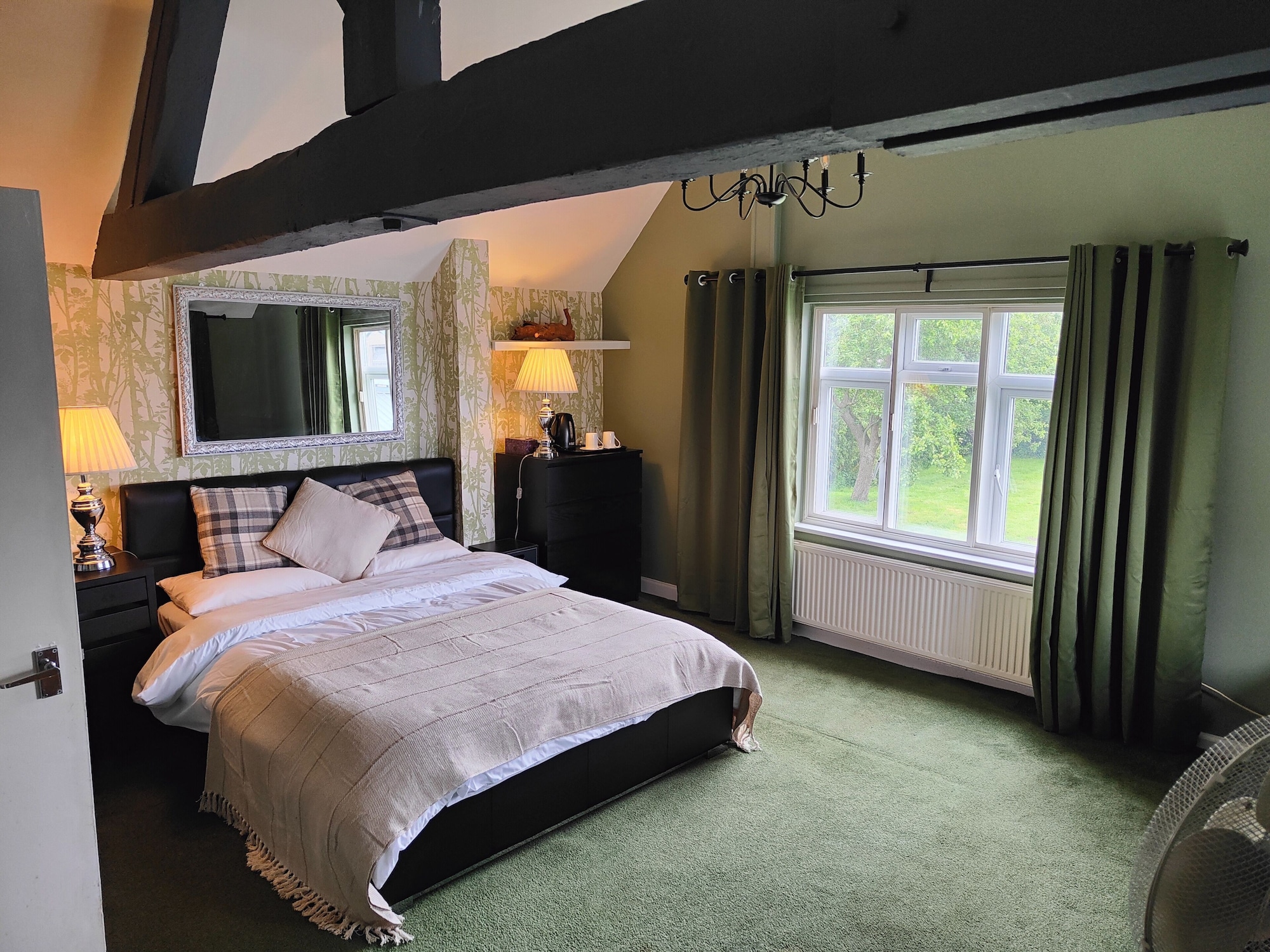 Emerald, Double Bed