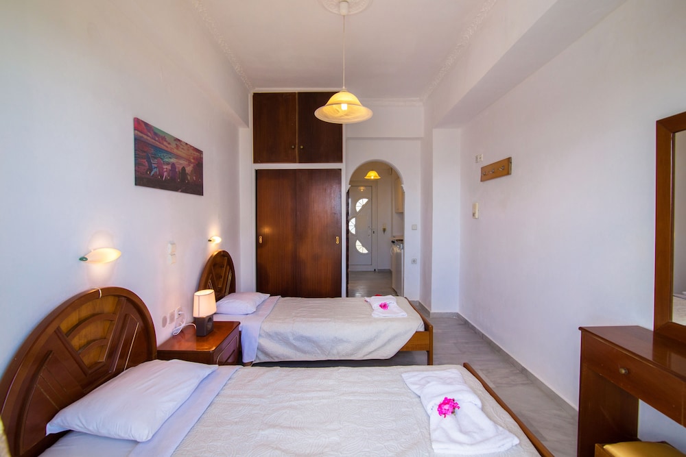 ROOM, DOUBLE BED
