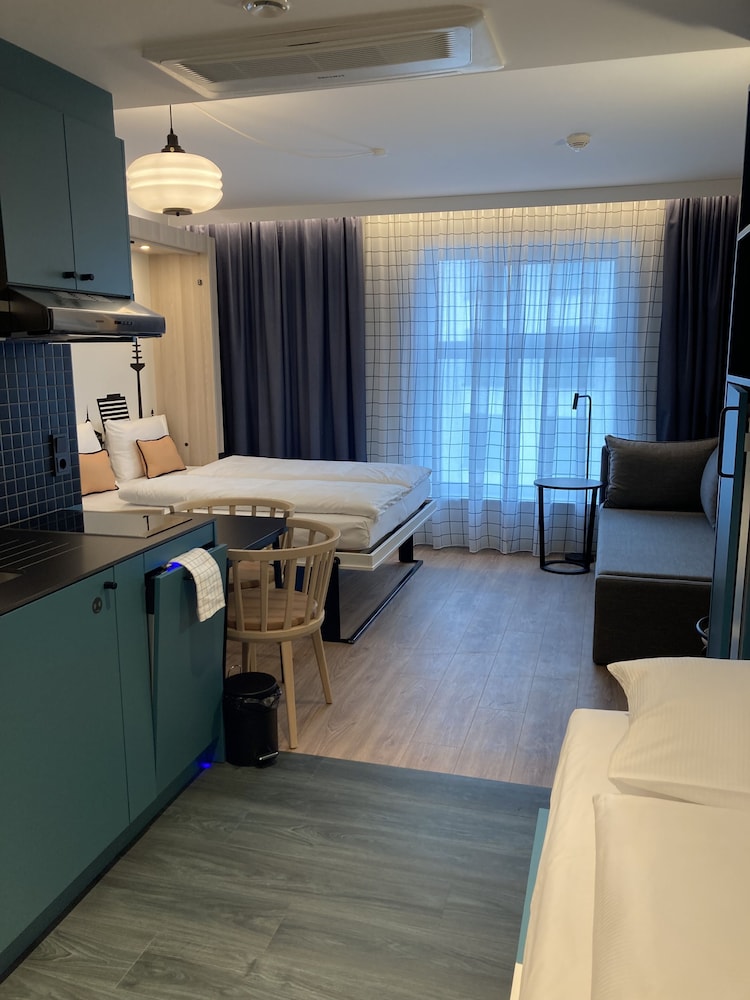Family, Studio, Murphy Bed, Queen Bed, Sofa، Aparthotel Adagio access Hamburg 7/10