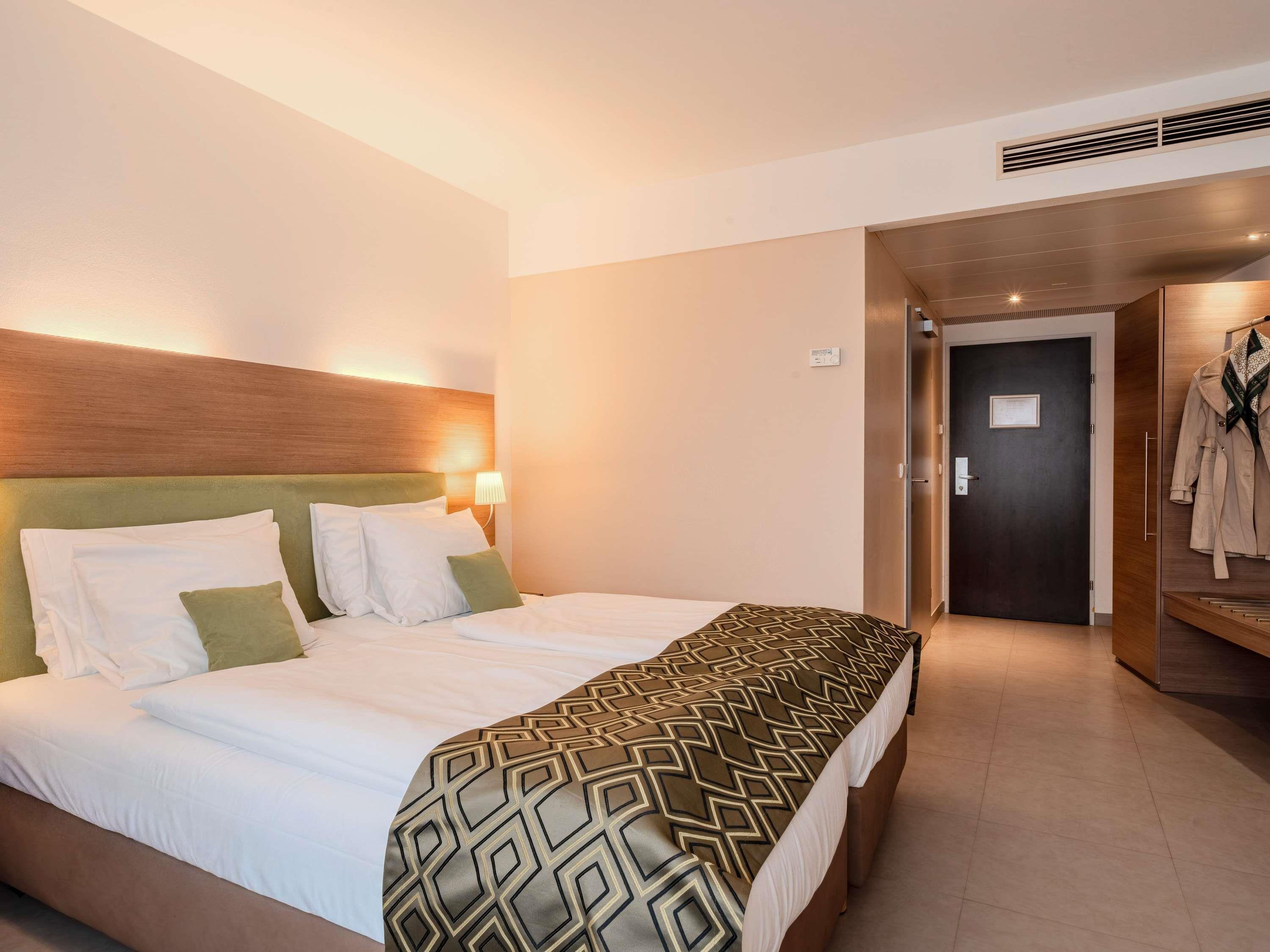 STANDARD, DOUBLE OR TWIN BED