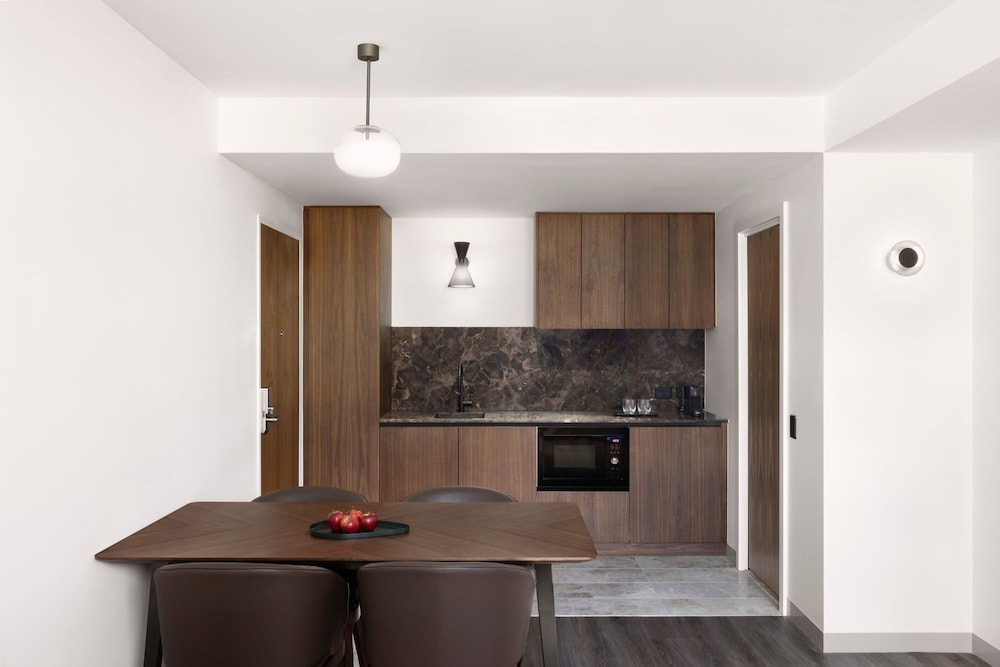 Le Meridien Melbourne 5/50