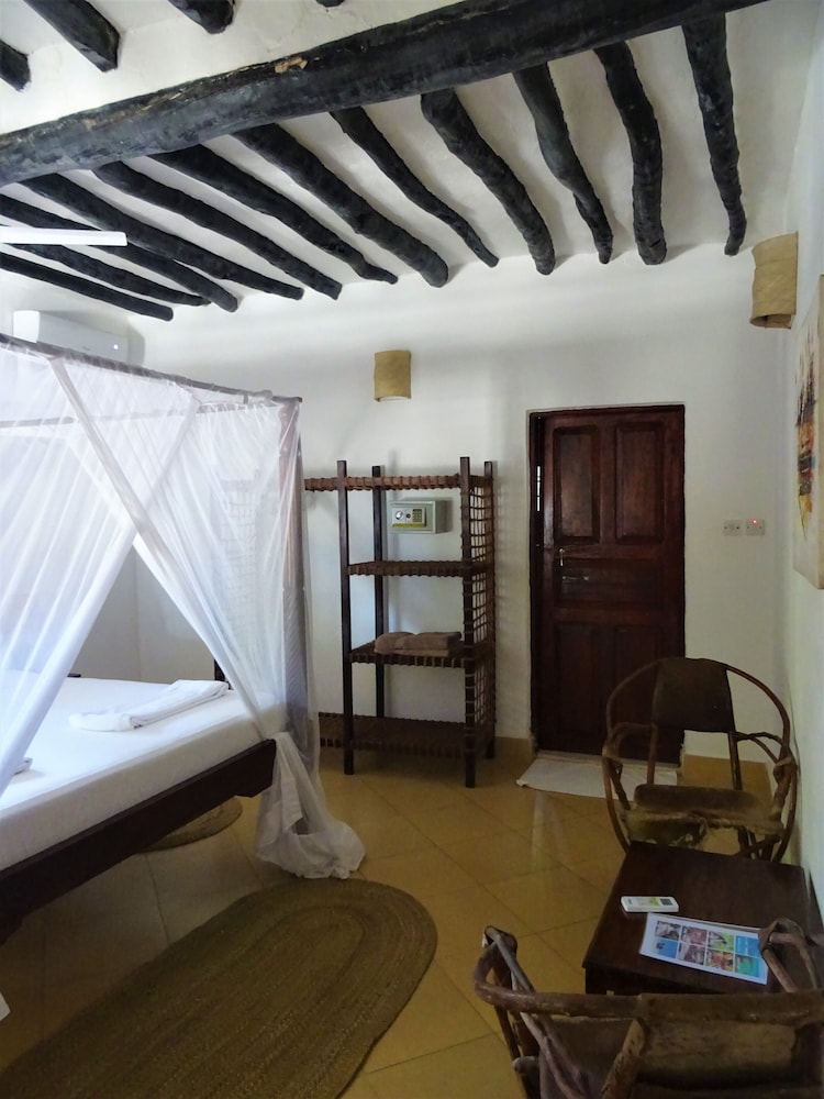 Makuti Beach Bungalows 41/65
