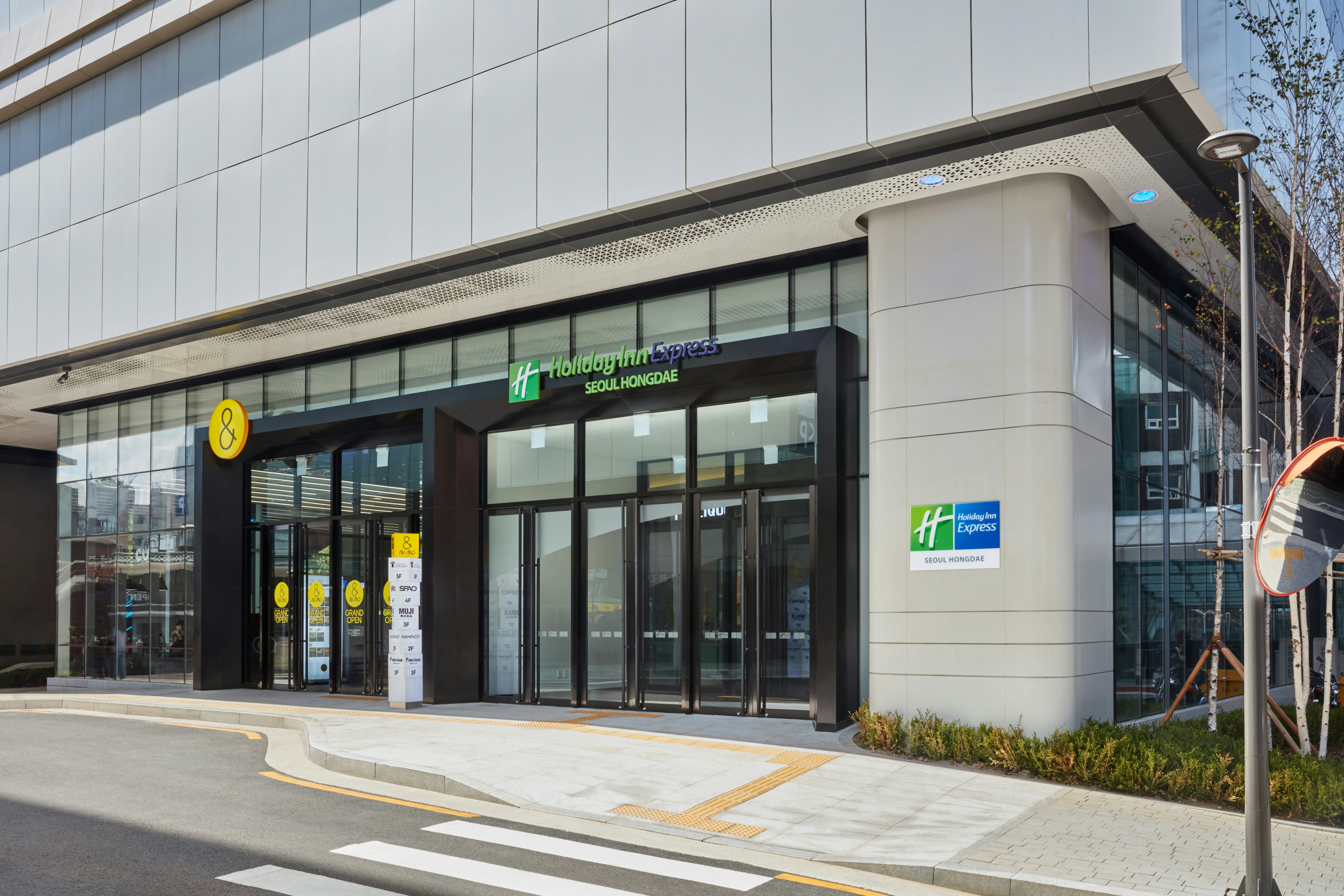 Holiday Inn Express Seoul Hongdae 69/74