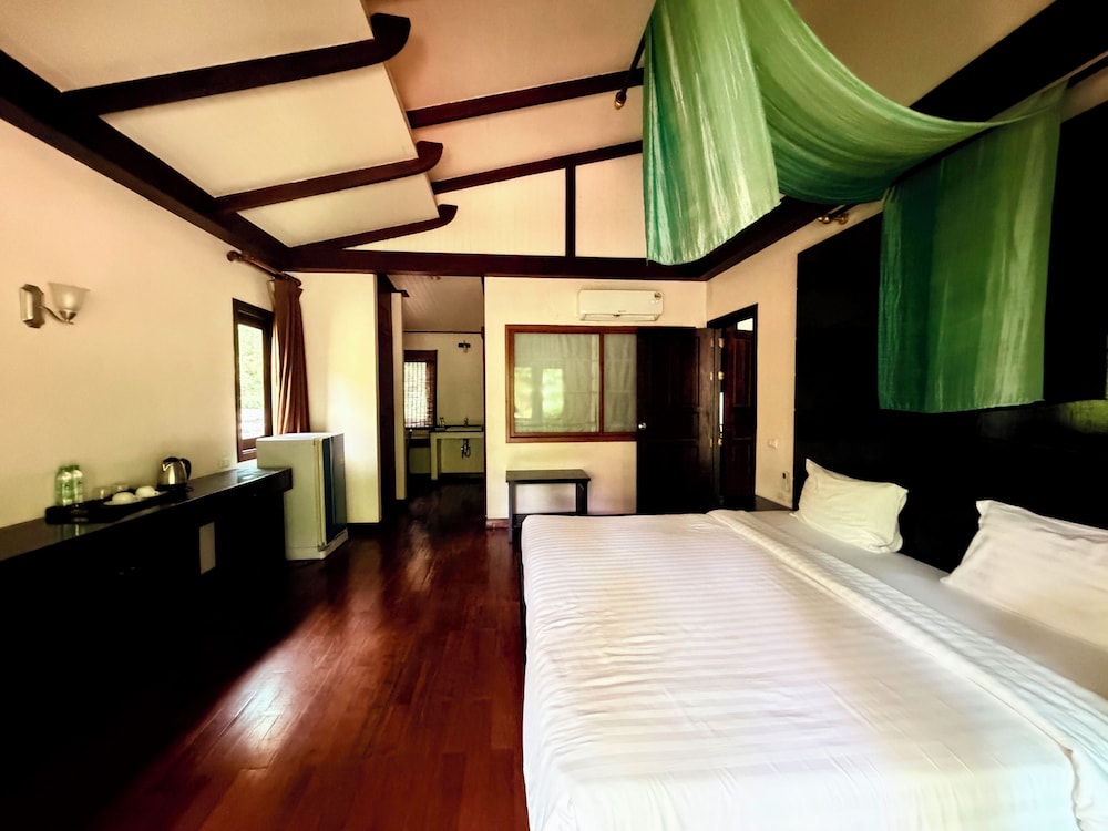 Aonang Phu Petra Resort 30/75