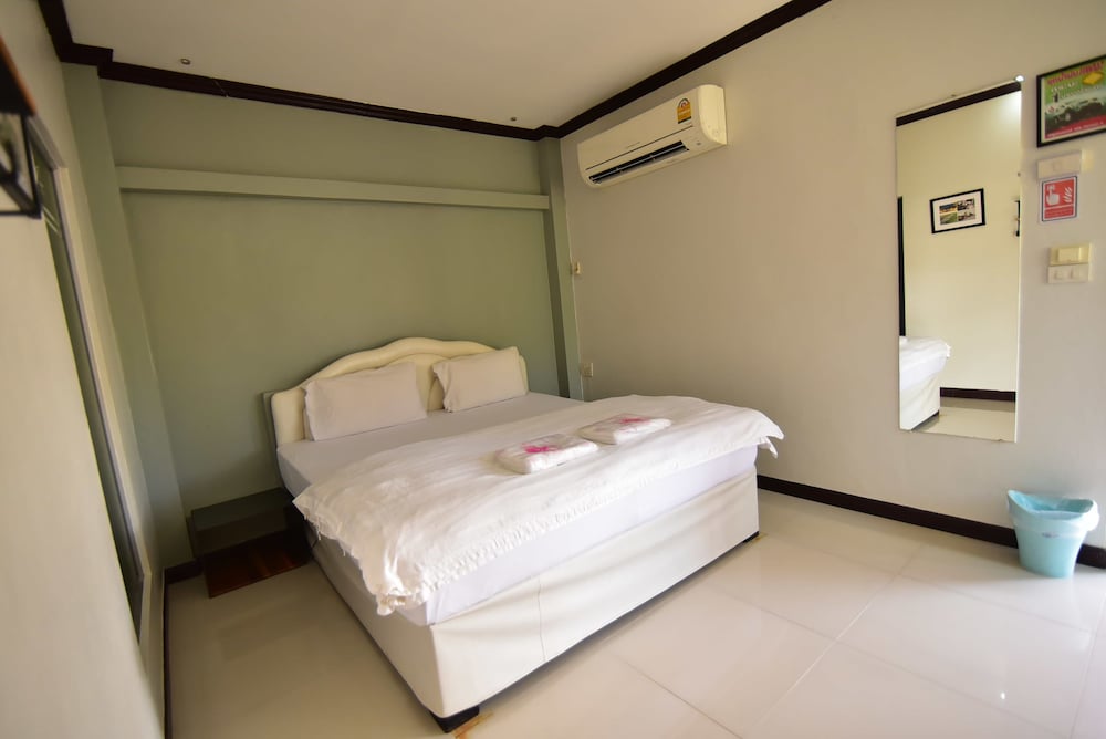 Bangrak Resort 12/26
