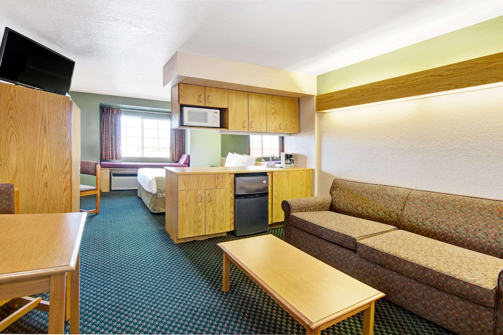 Microtel Inn and Suites by Wyndham Albuquerque W 18/26