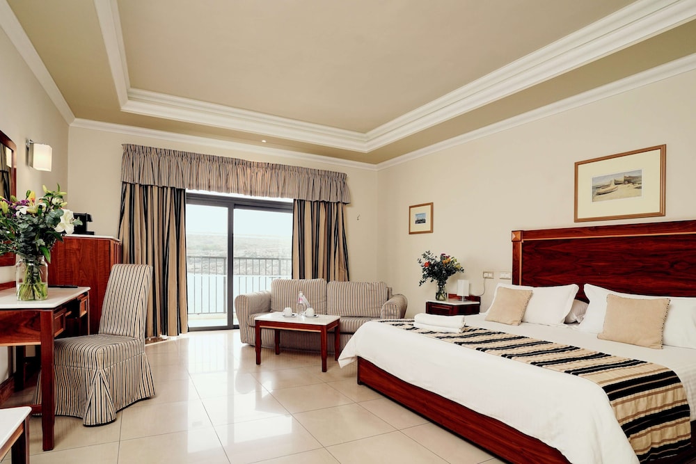 PARADISE BAY RESORT 26/80