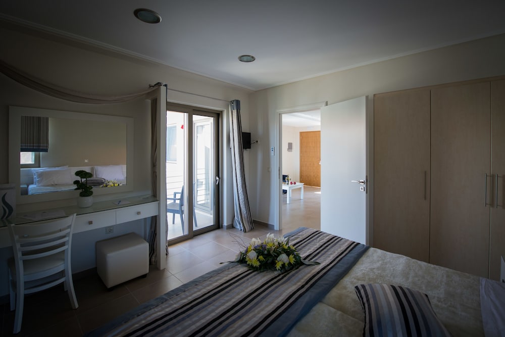 Mantinia Bay Hotel 16/45