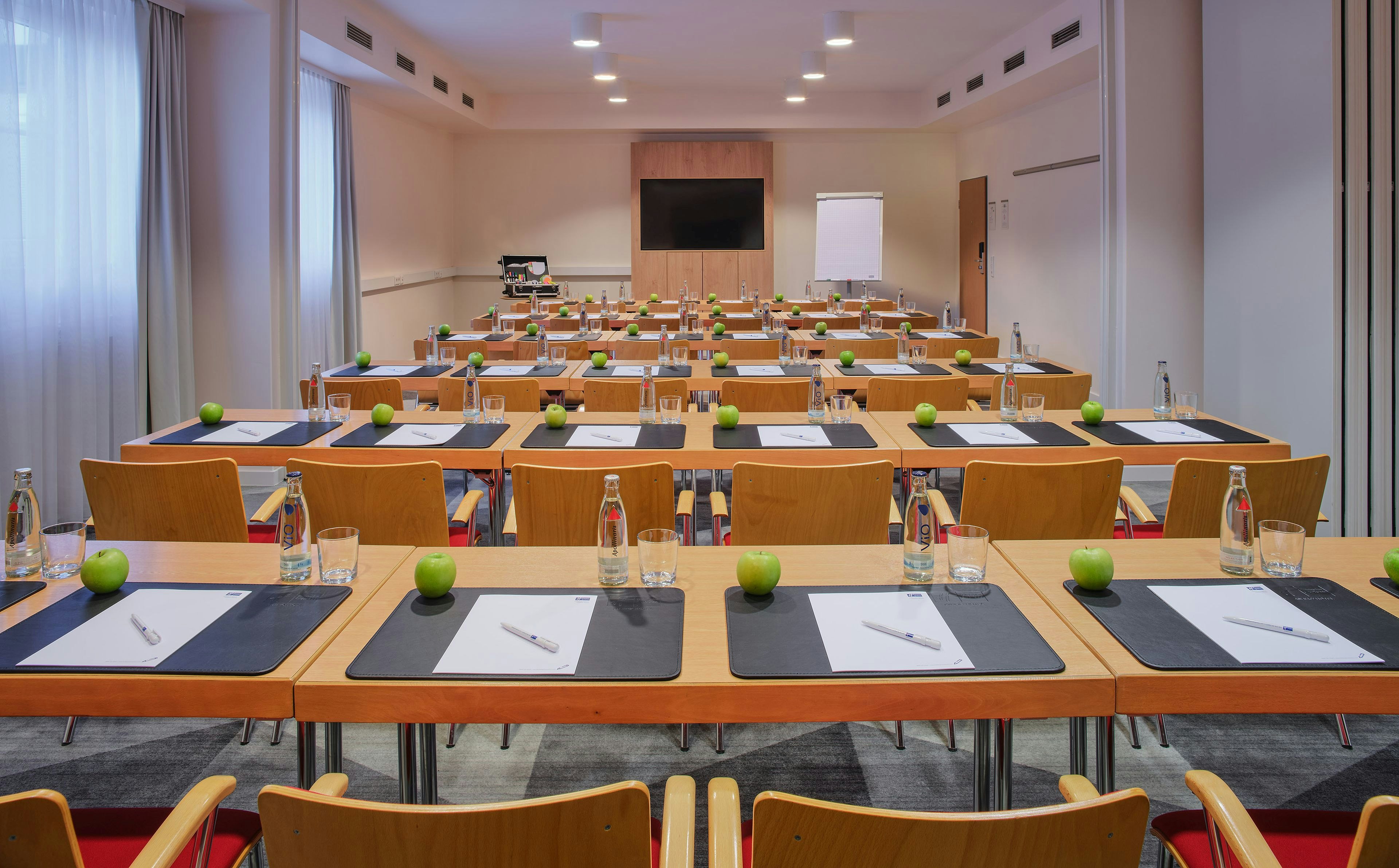 HOLIDAY INN EXPRESS FRANKFURT AIRPORT 46/58