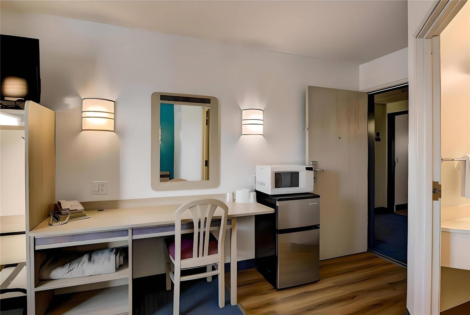 Econo Lodge Menomonie WI 15/15