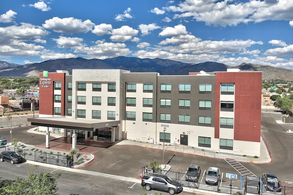 Holiday Inn Express & Suites Albuquerque East 1/34