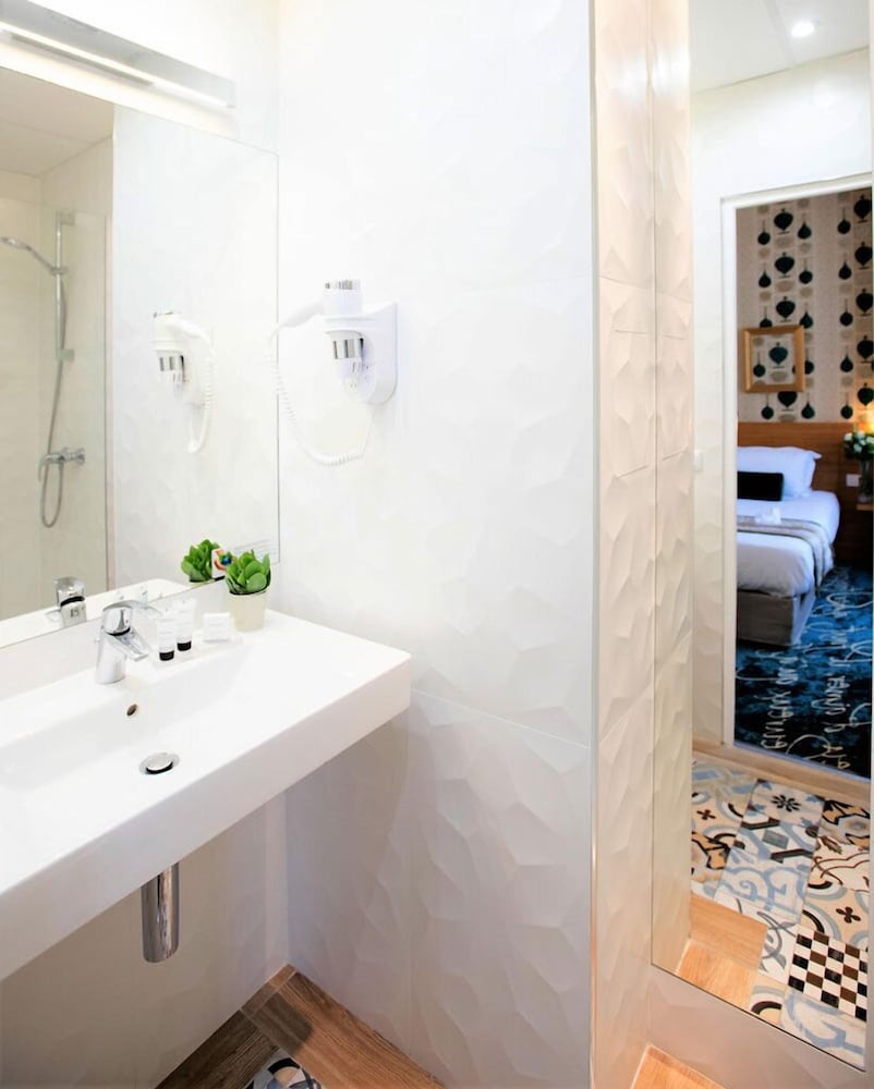 Hotel Romance Malesherbes By Patrick Hayat Formerly Romance Malesherbes 30/66