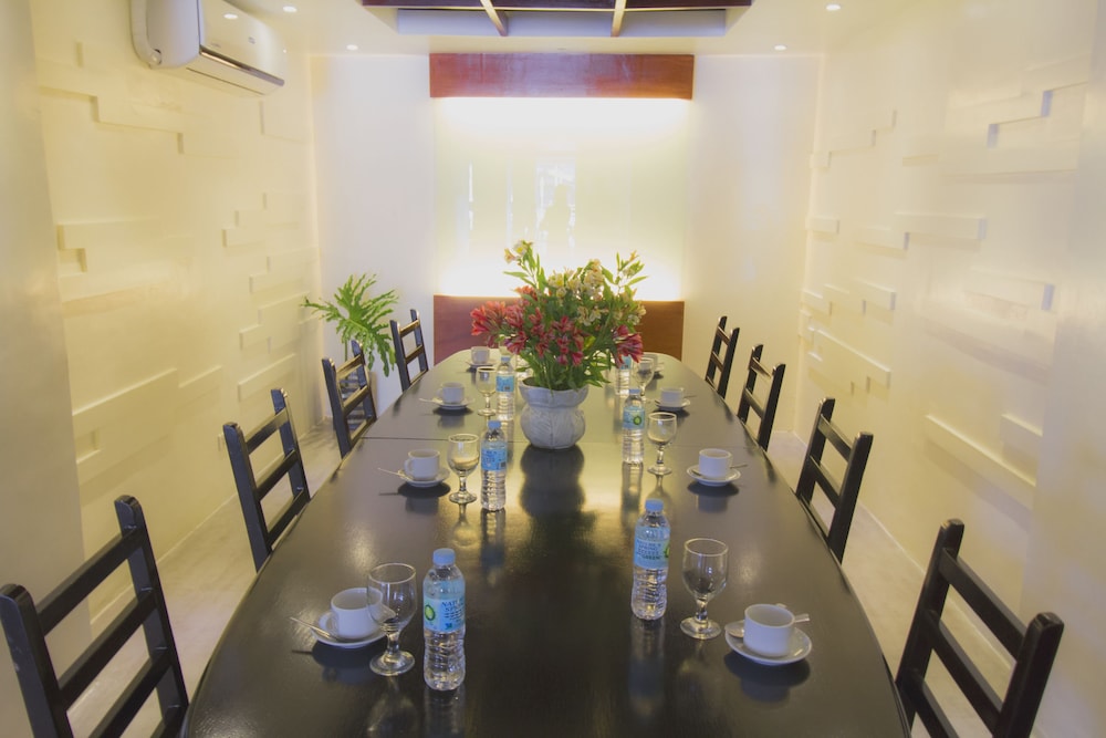 Fersal Hotel Neptune Makati 55/65
